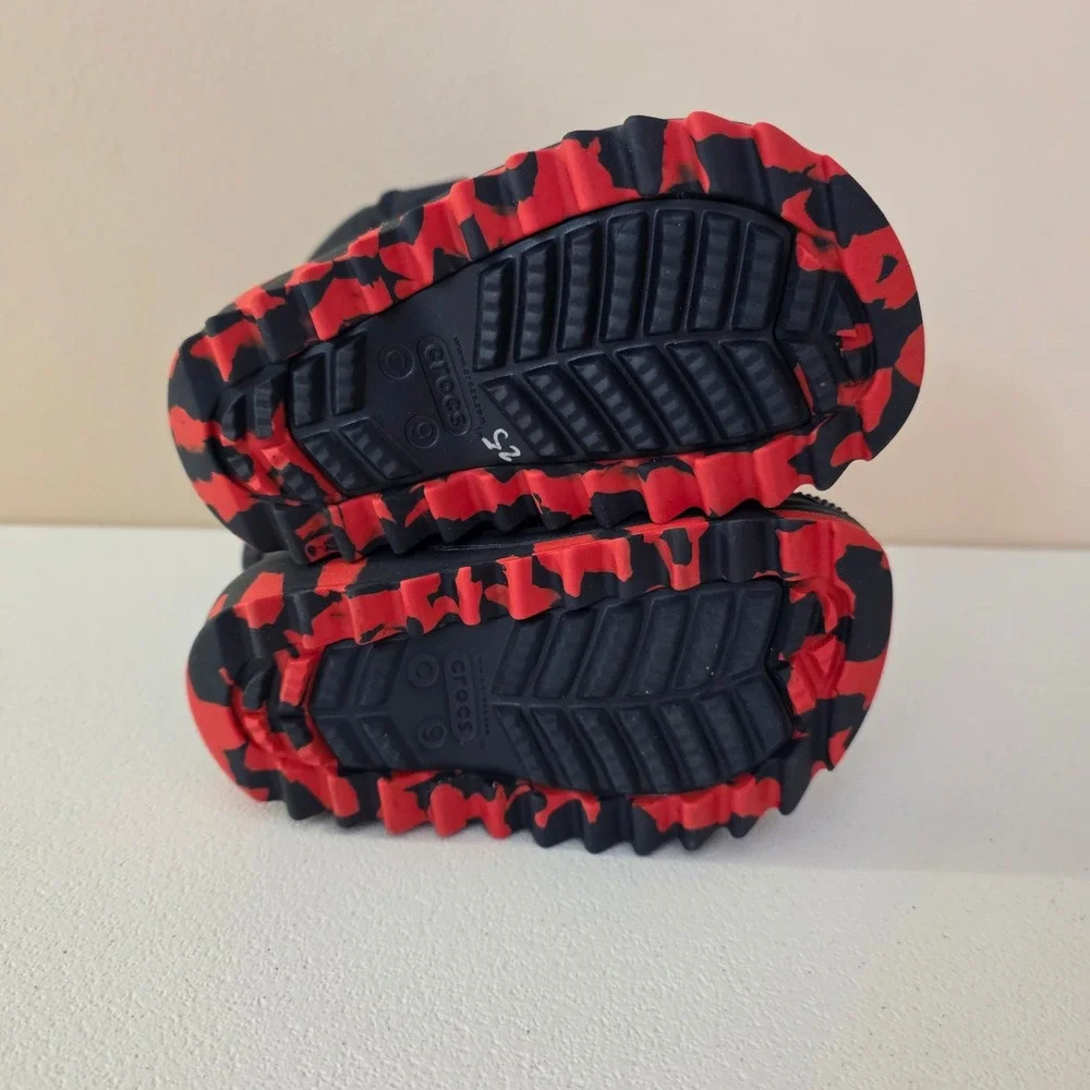 Crocs Classic Neo Puff Boots Kids C9 Black Red Camo Insulated Winter 207683